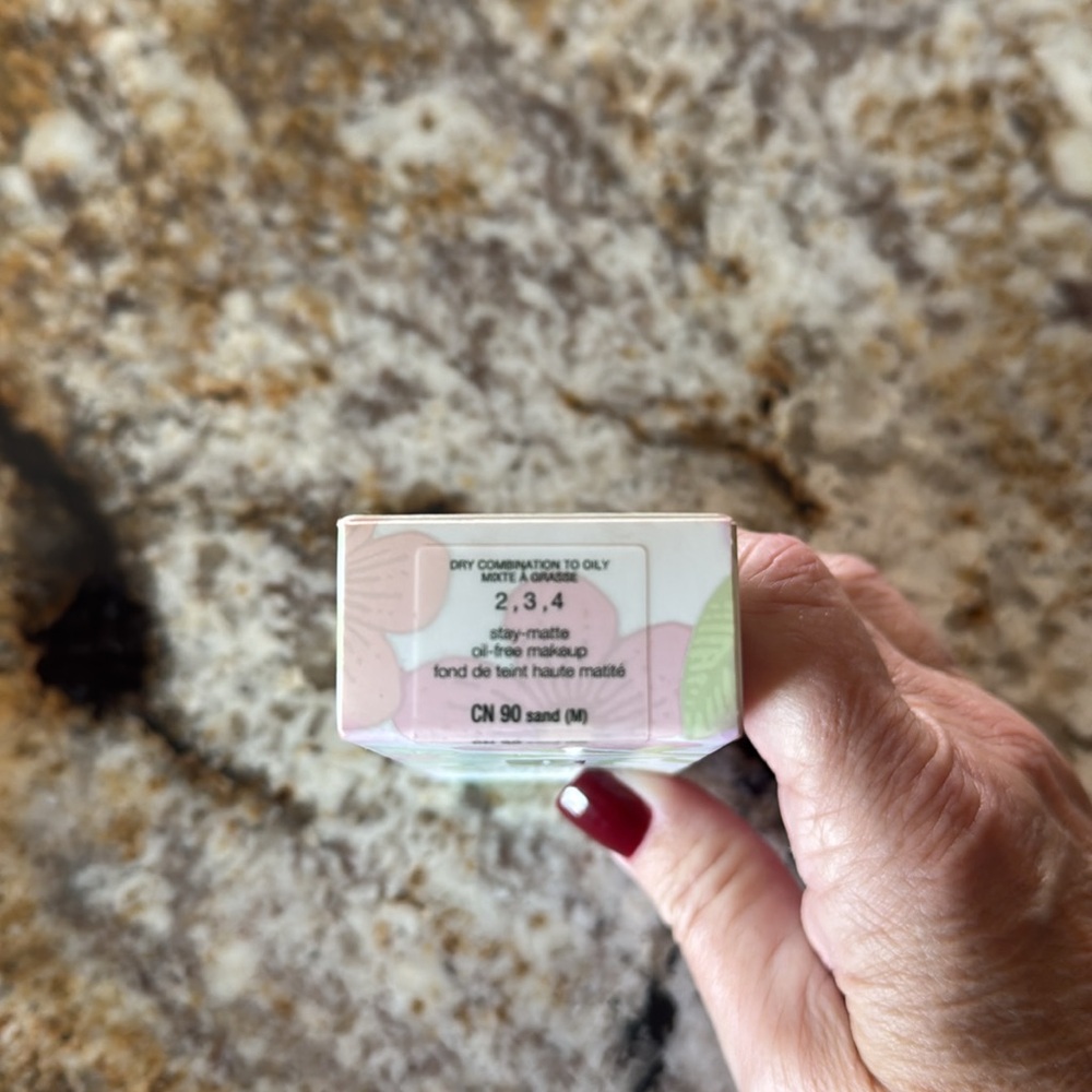 Clinique stay matte oil-free makeup - Picture 2 of 5